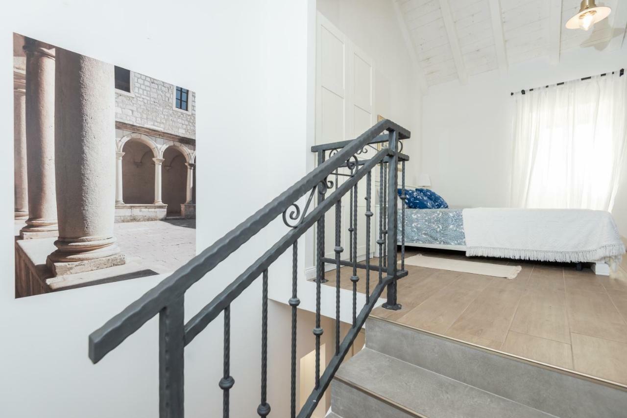 Villa Santa Eufemia Sutomiscica Exteriör bild